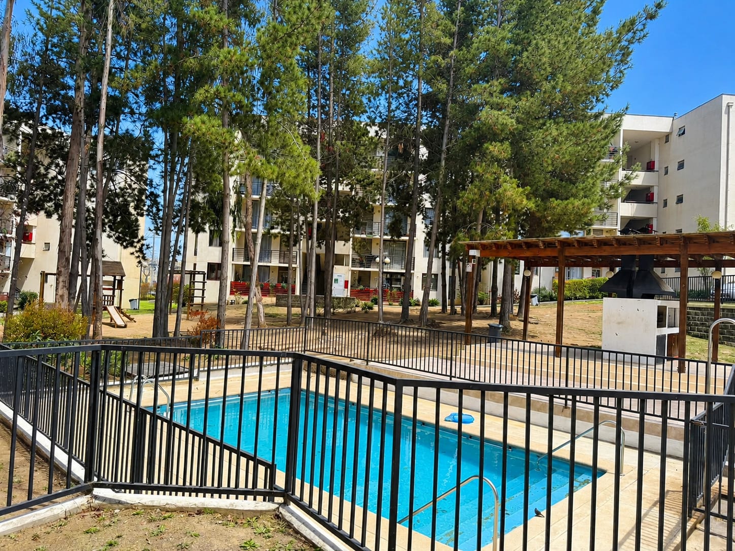 HOUNDPROPIEDADES ARRIENDA SOLEADO DEPARTAMENTO EN PARQUE CURAUMA