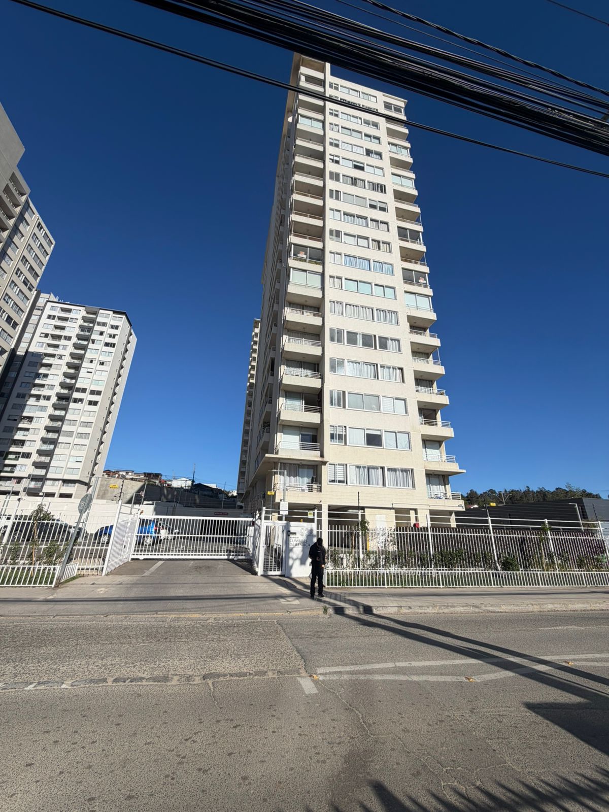 HOUNDPROPIEDADES ARRIENDA DEPARTAMENTO EN MIRADOR DE REÑACA FRENTE AL ACUENTA