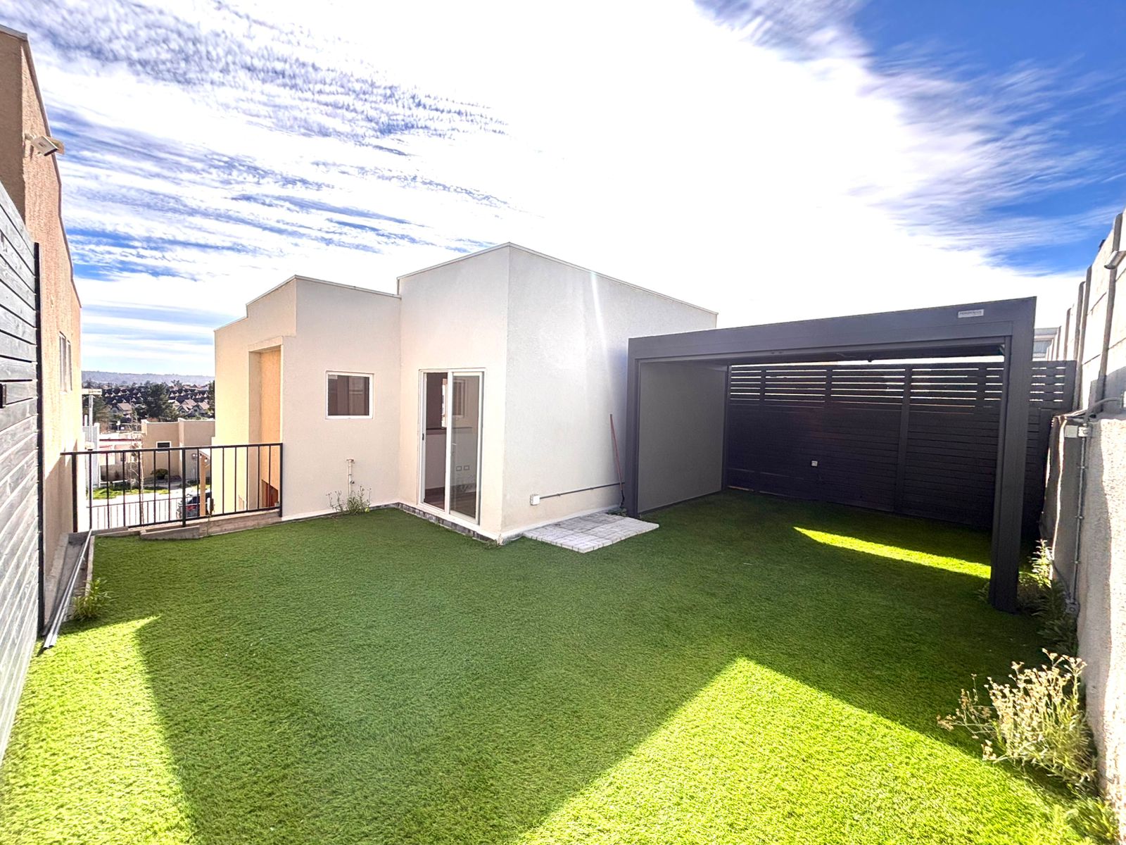 HOUNDPROPIEDADES VENDE CASA SEMINUEVA EN CONDOMINIO VISTA CURAUMA - PLACILLA DE PEÑUELAS