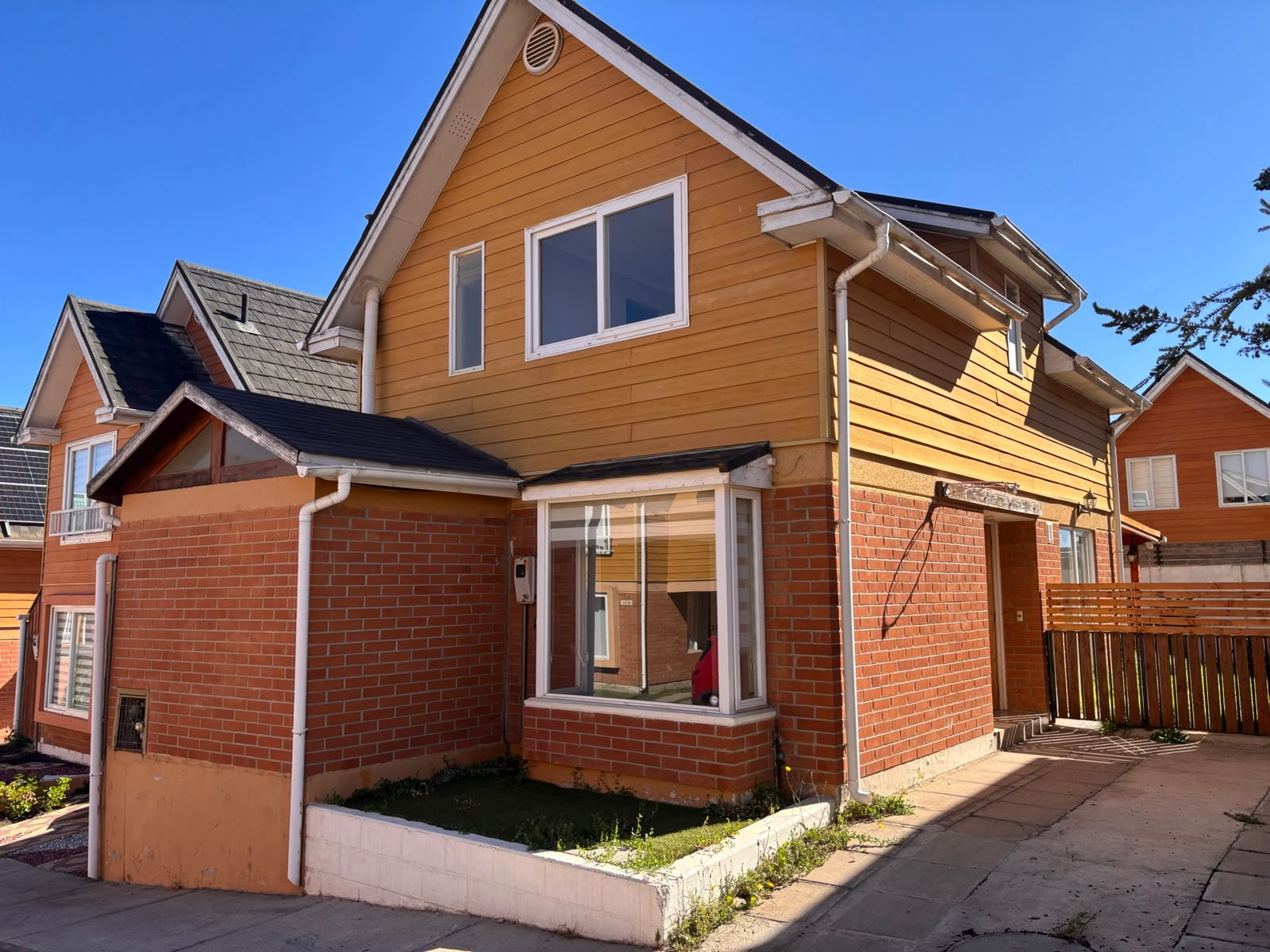 HOUNDPROPIEDADES VENDE CASA EN CONDOMINIO ALTO LAGUNA DE CURAUMA